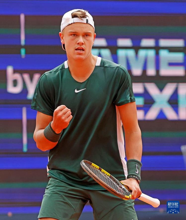 以确保他在 以确保他在